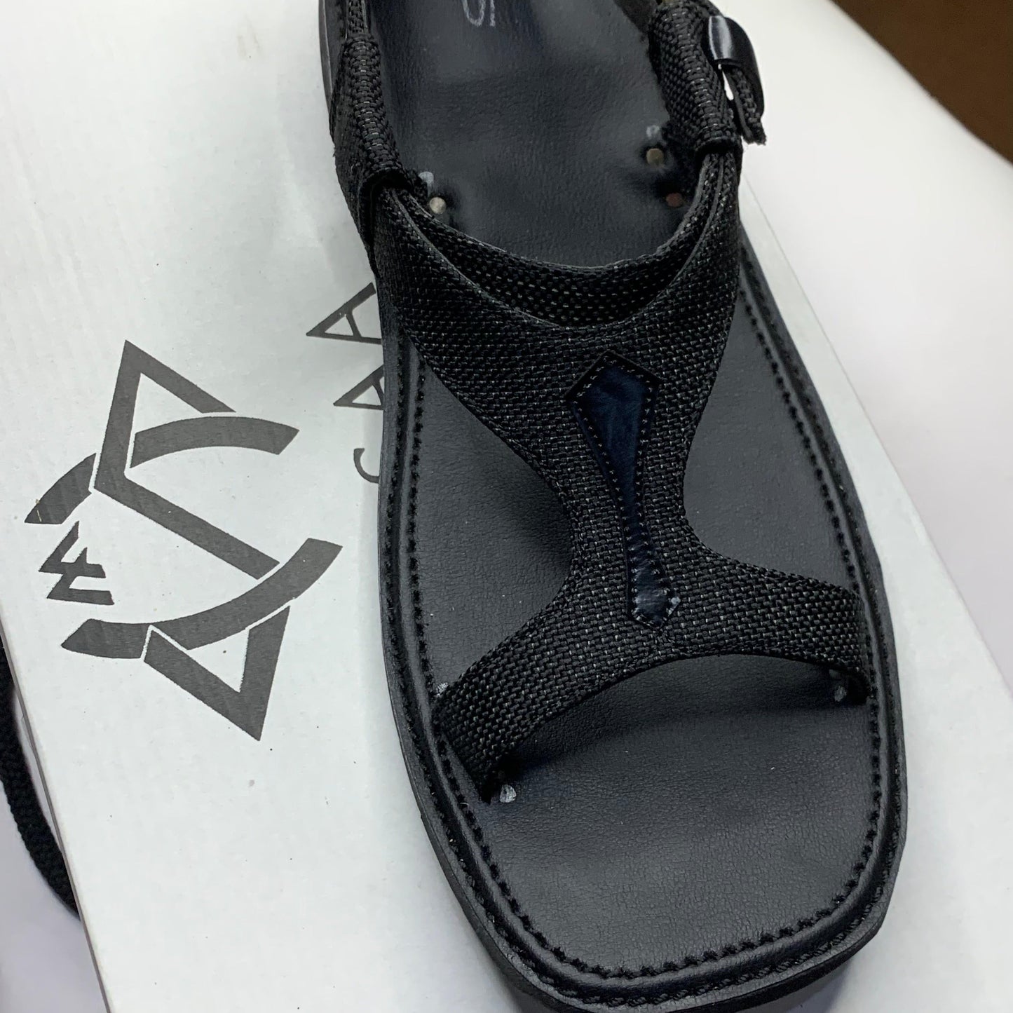 Handcrafted Fabric Panjedar Chappal – Black Traditional Sandal